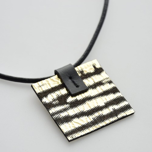 zawieszka-czarno-zlote-paski