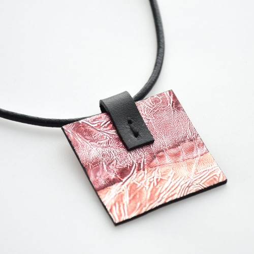 zawieszka-rozowo-srebrna