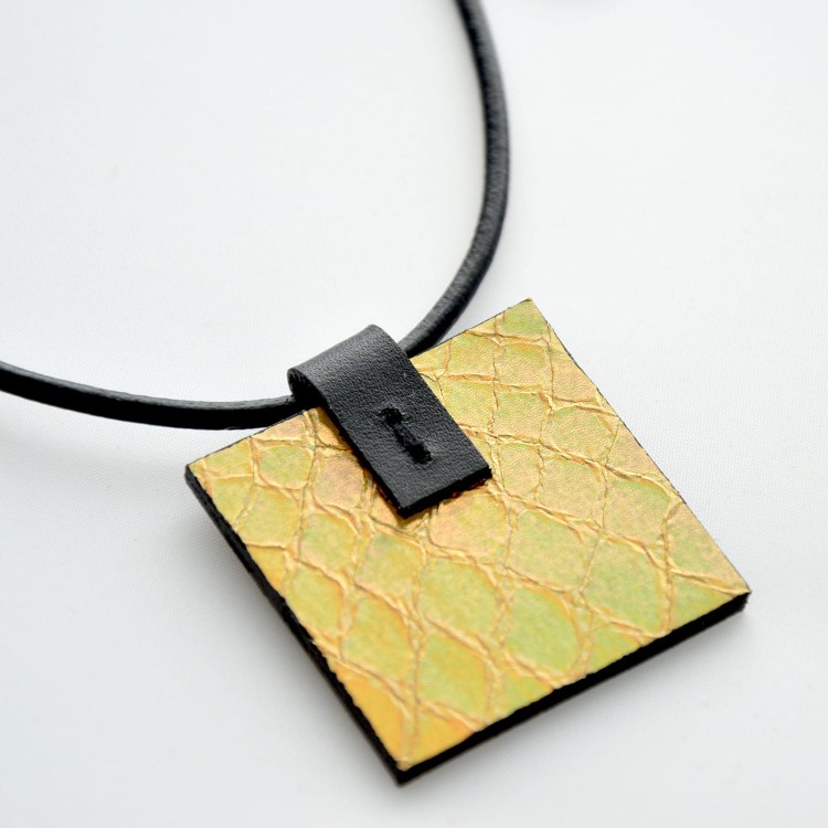 zawieszka-zlota-hologramowa