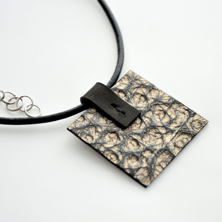 zawieszka-czarno-zlota