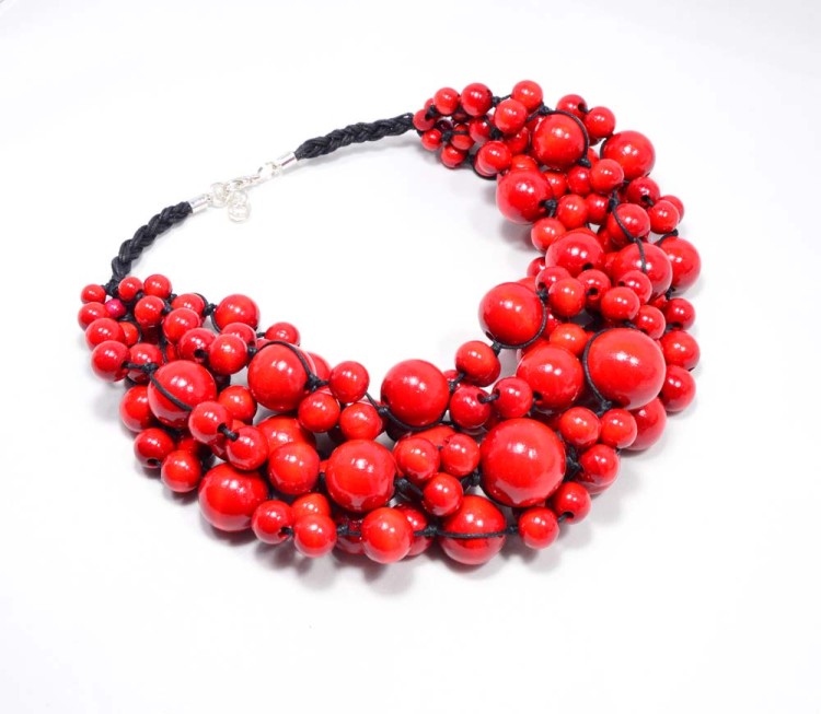 czerwone-korale-drewniane (3).jpg