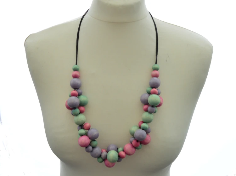 drewniane-korale-pastelowe