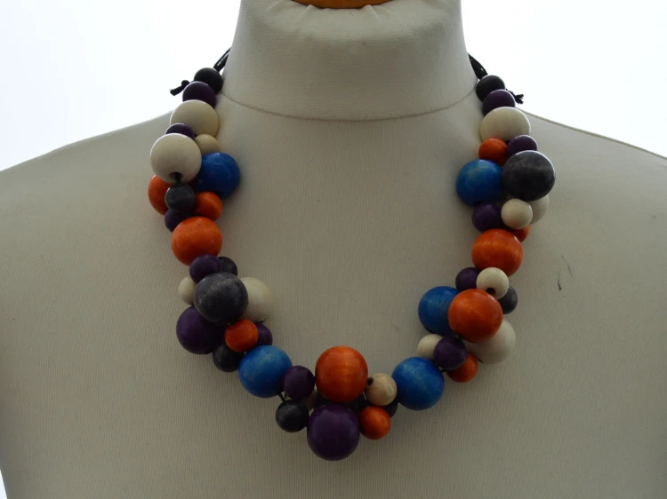 kolorowe-korale-drewniane