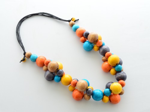 korale-drewniane-cieply-wiatr