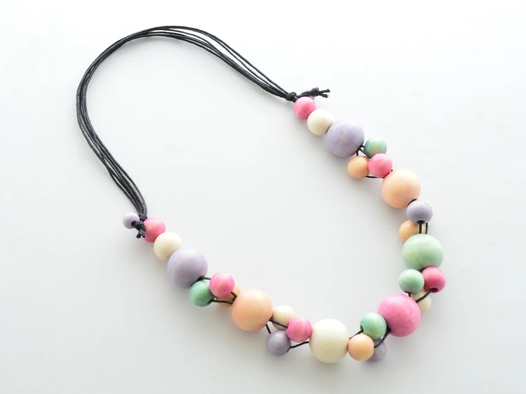 drewniane-korale-pastelowe-s