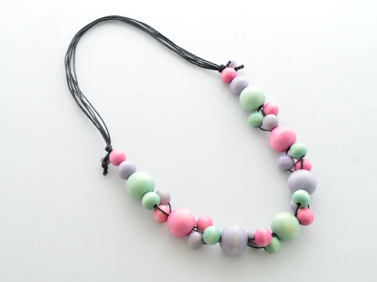 korale-drewniane-pastela