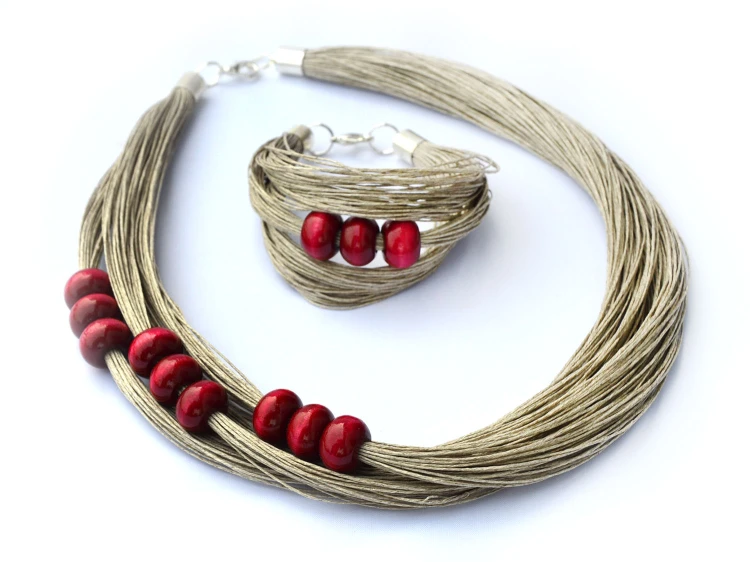 komplet_bizuterii-ze-sznurka-na-prezent-wisniowy
