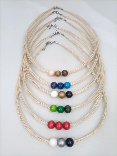 minimalistyczne-naszyjniki-lniane-z-drewnianymi-koralikami