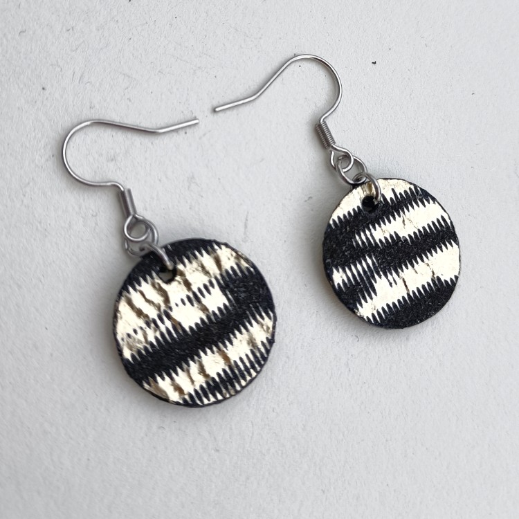 krotkie-kolczyki-wiszace