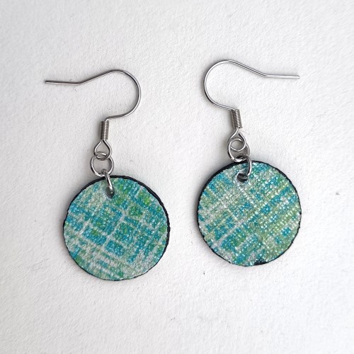 wiszace-kolczyki-skorzane-mietowe