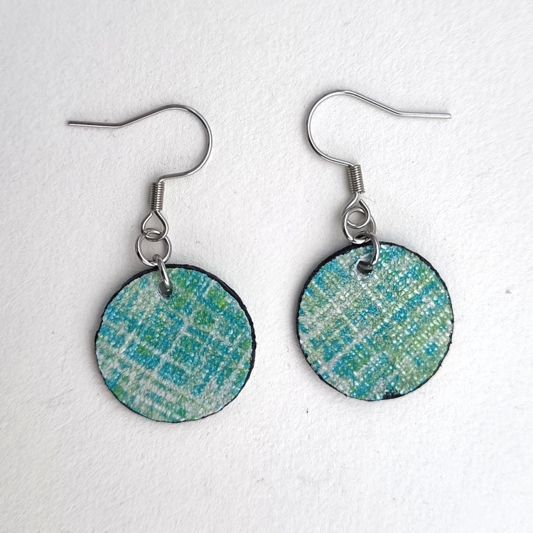 wiszace-kolczyki-skorzane-mietowe