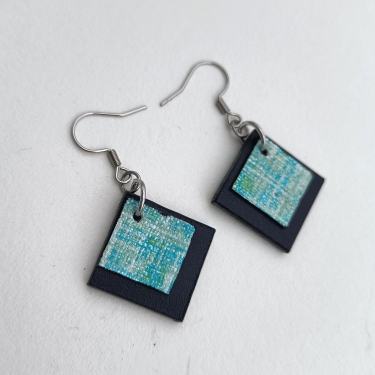 mietowe-wiszace-skorzane-kolczyki