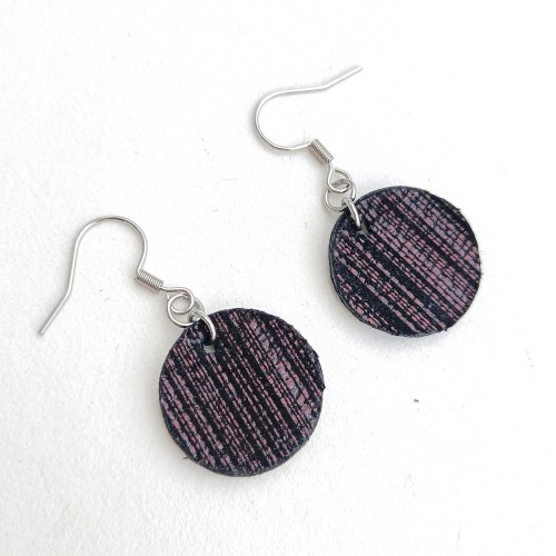 skórzane-kolczyki-wiszace-krotkie