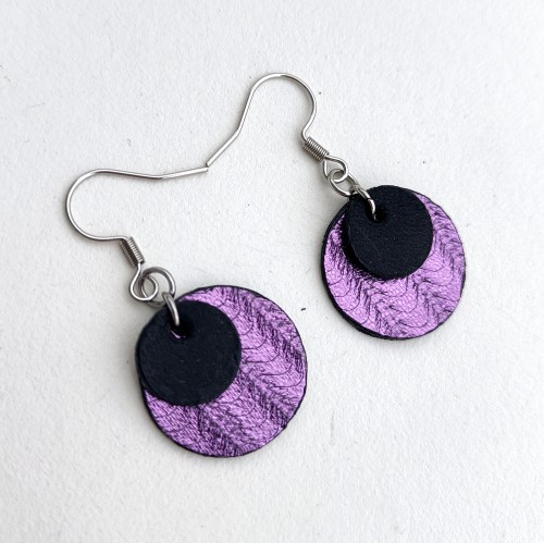 kolczyki-skorzane-czarno-fioletowe-wiszace