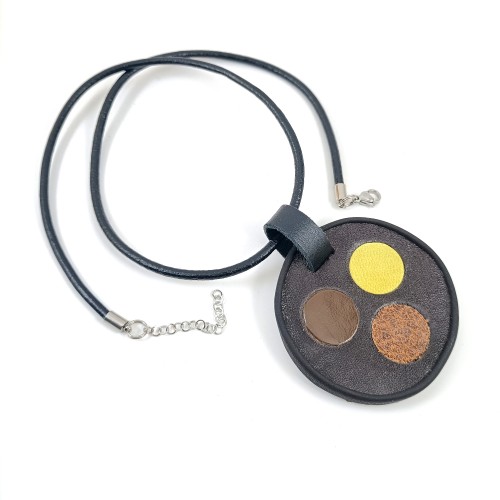 brazowa-skorzana-zawieszka