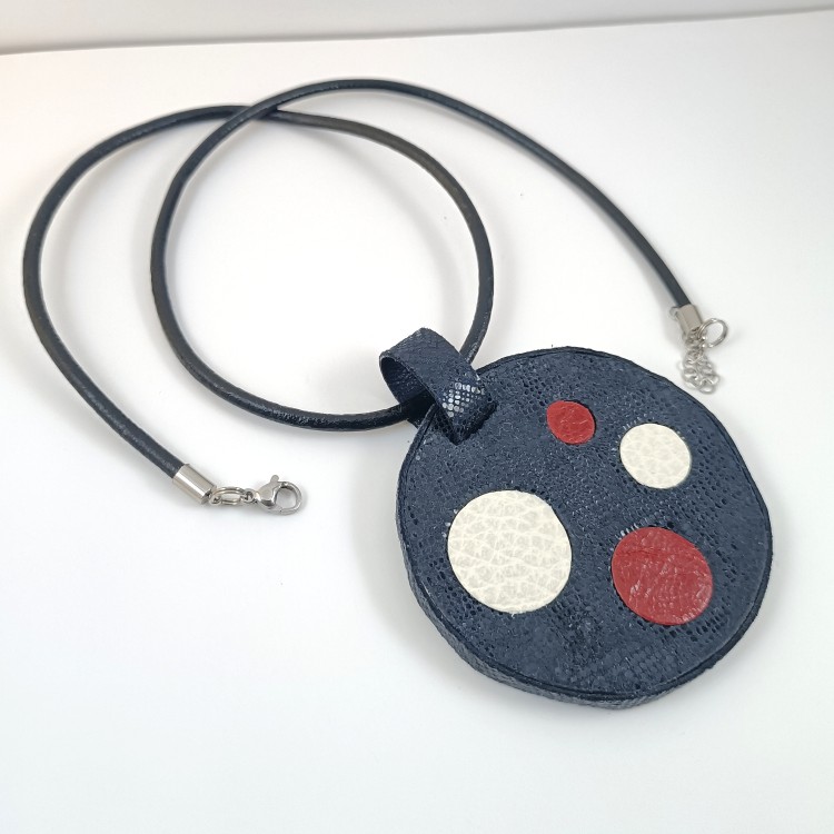 zawieszka-ze-skory-granatowa