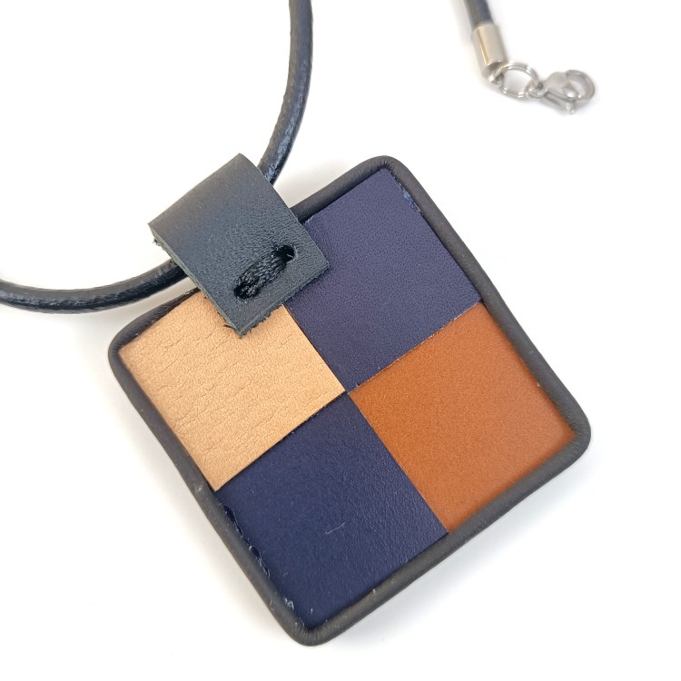 naszyjnik-skorzany-z-zawieszka