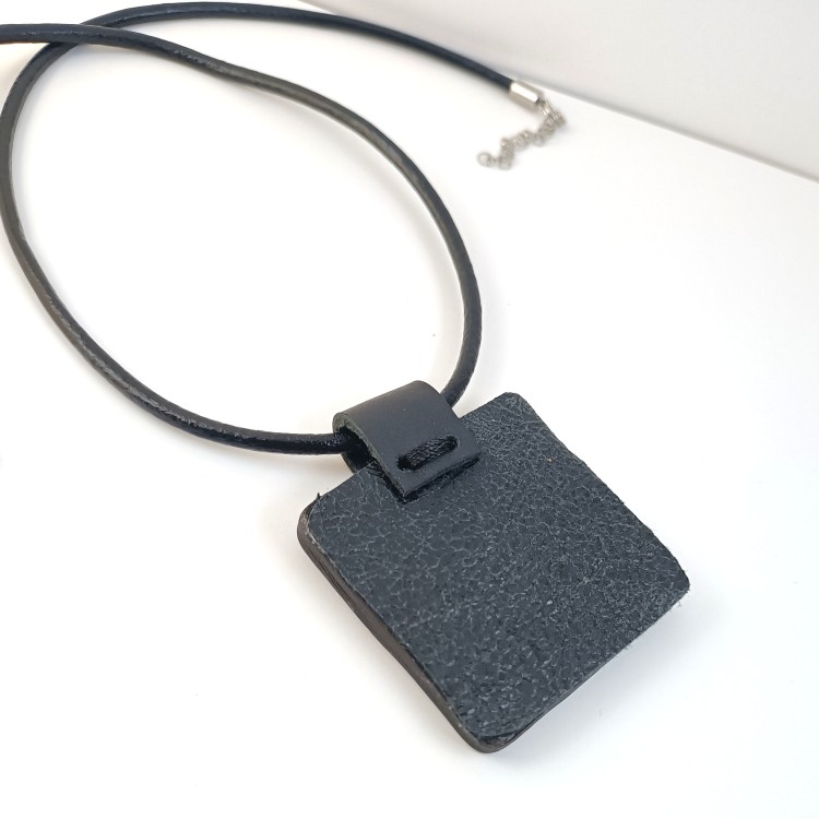 naszyjnik-z-naturalnej-skory