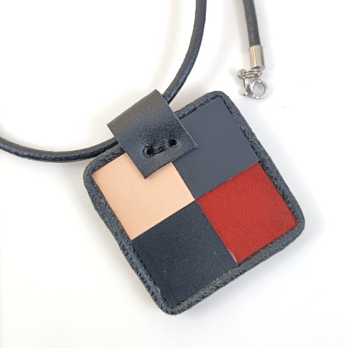 unikalna-skorzana-zawieszka