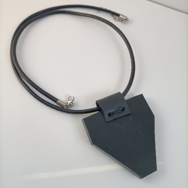 naszyjnik-z-zawieszka