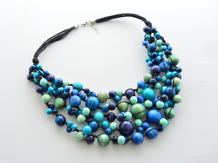 niebieskie-korale-drewniane