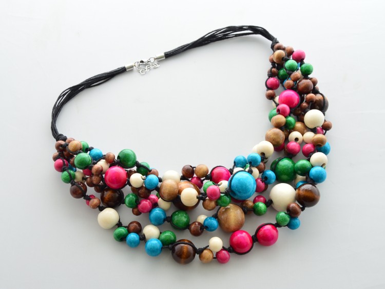 drewniane-korale-na-szyje
