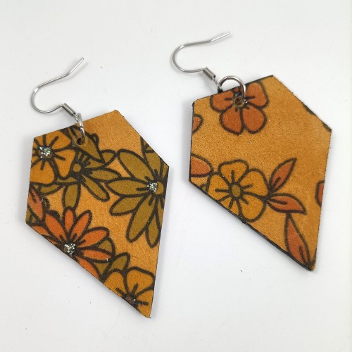 kolczyki-wiszace-ze-skory-naturalnej