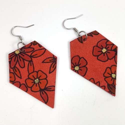 czerwone-kolczyki-z-naturalnej-skory