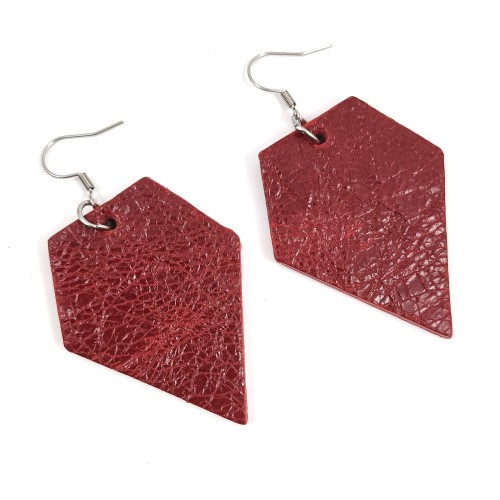 kolczyki-skorzane-wiszace-czerwone-diamenty