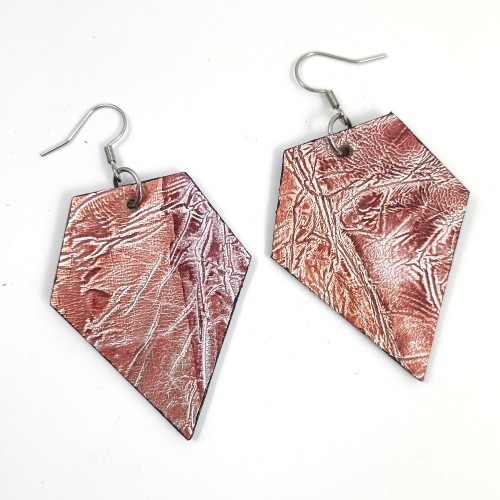 skorzene-kolczyki-rozowe