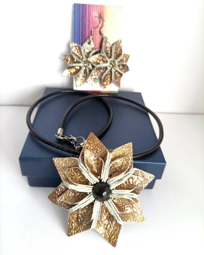 zestaw-bizuterii-ze-skory-kwtiaty-zlote