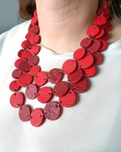 naszyjnik-skorzany-kaskada-trzysznurowy-czerwony (2).jpg