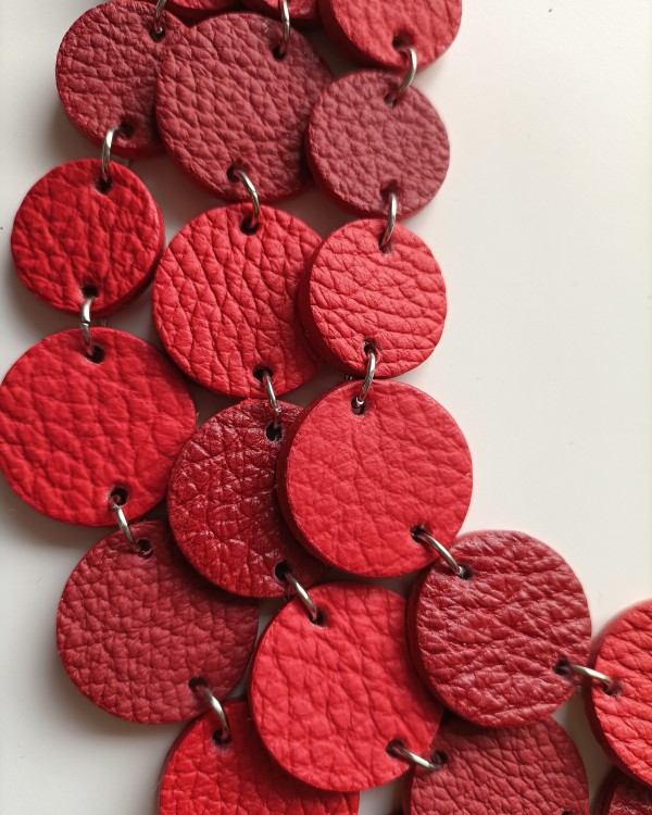 naszyjnik-skorzany-kaskada-trzysznurowy-czerwony (5).jpg