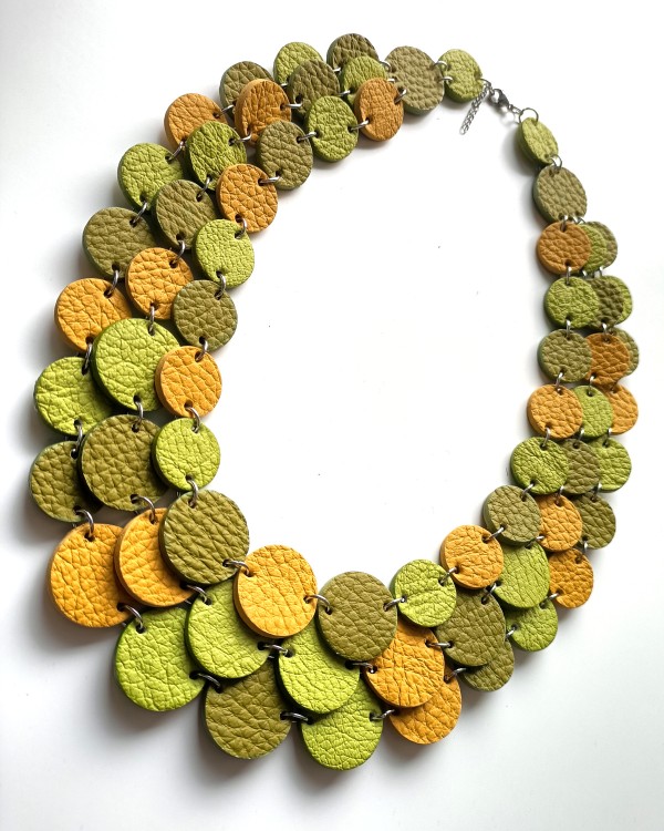 naszyjnik-skorzany-kaskada-zolto-zielony (3).jpg