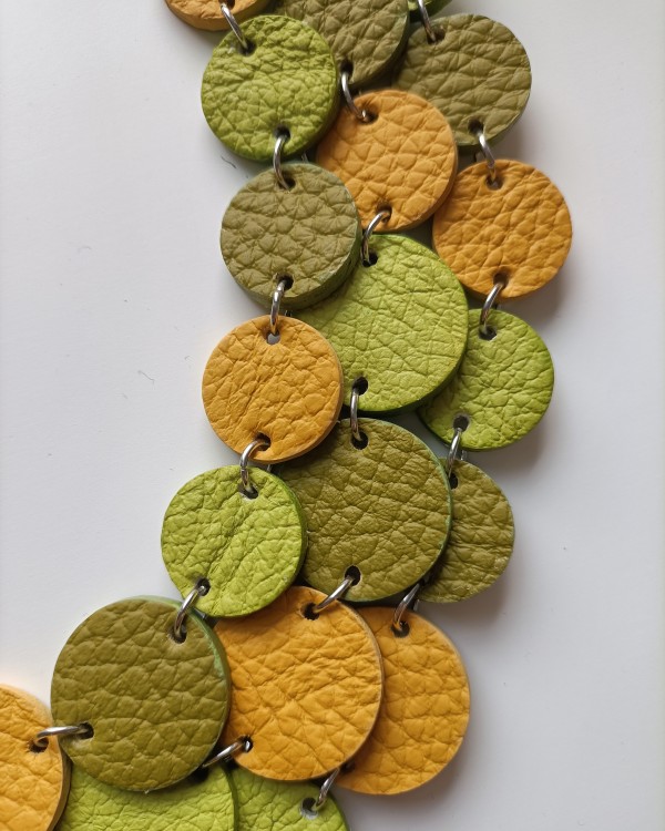 naszyjnik-skorzany-kaskada-zolto-zielony (4).jpg