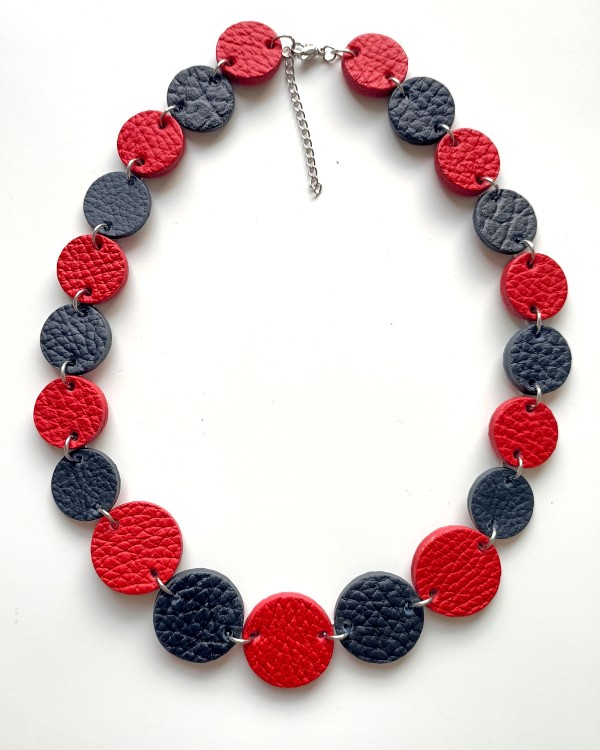 naszyjnik-skorzany-jednowarstwowy-kaskad-czarno-czerwony (4).jpg