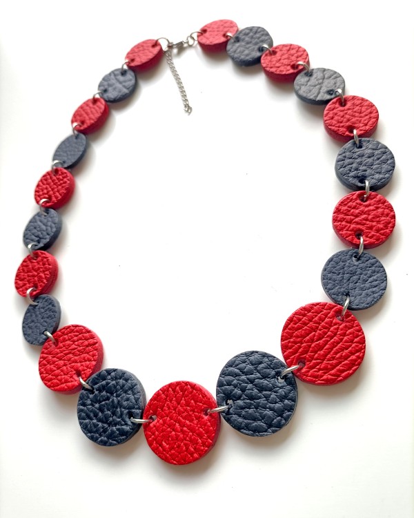 naszyjnik-skorzany-jednowarstwowy-kaskad-czarno-czerwony (5).jpg