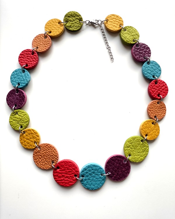 naszyjnik-skorzany-jednowarstwowy-kaskada-teczowy (2).jpg