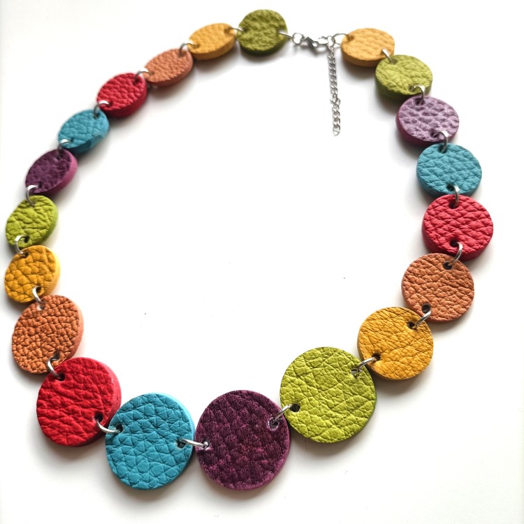 naszyjnik-skorzany-jednowarstwowy-kaskada-teczowy (3).jpg