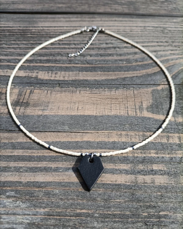 minimalistyczny-naszyjnik-ze-skorzana-zawieszka-SOFT-bez-hematyt.jpg