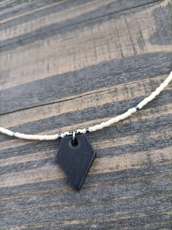 minimalistyczny-naszyjnik-ze-skorzana-zawieszka-SOFT-bez-hematyt.jpg