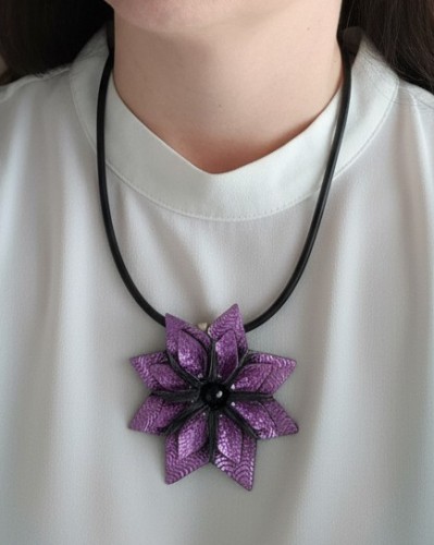 naszyjnik-skorzany-kwiatowy-minimalistyczny (4).jpg