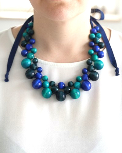 naszyjnik-drewniany- altair-niebieski.jpg