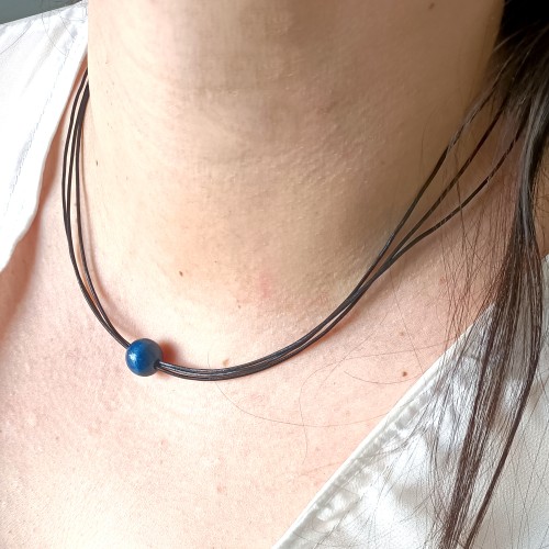 niebieski-naszyjnik-skorzany