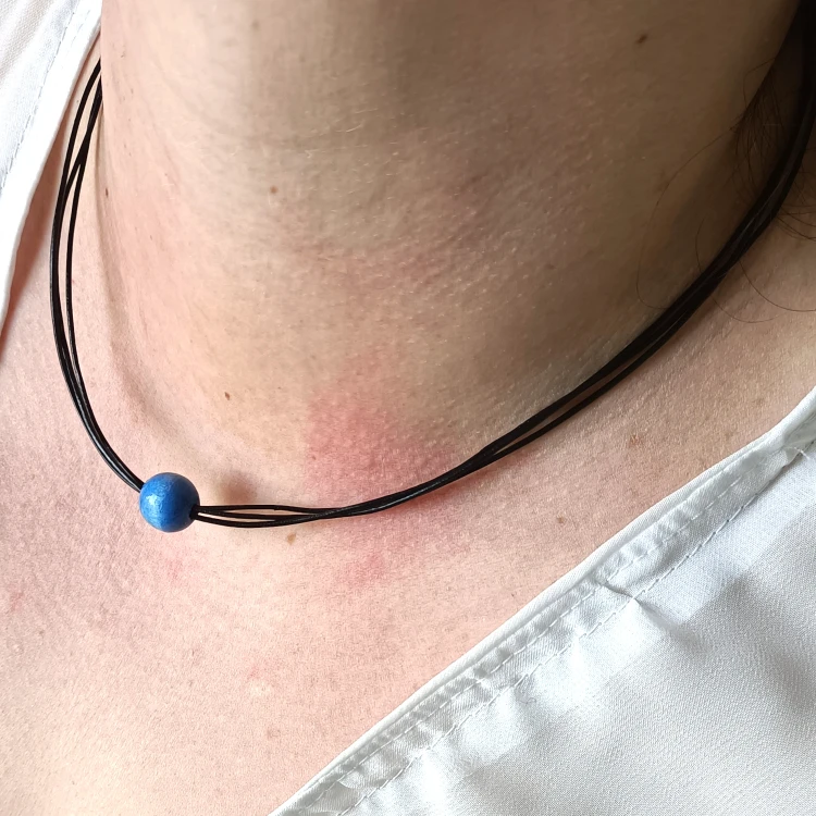 chabrowy-naszyjnik-skorzany