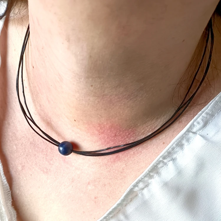 granatowy-naszyjnik-skorzany