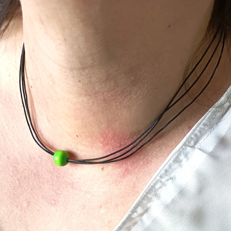 jasna-zielen-naszyjnik-skorzany