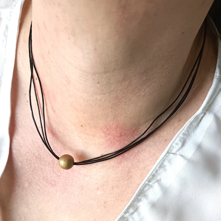 zloty-naszyjnik-skorzany