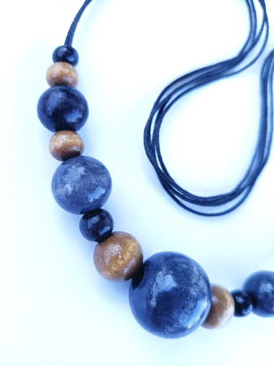 korale-drewniane-boho-minimal-kolorowe.jpg