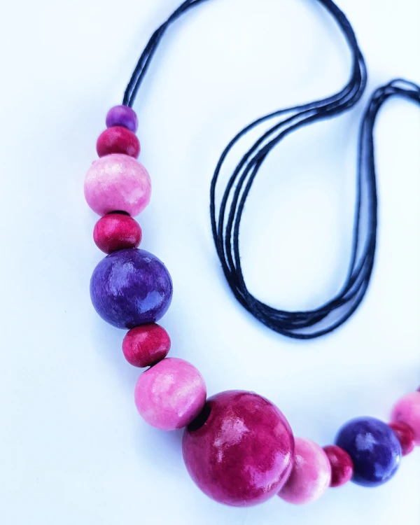 korale-drewniane-boho-minimal-kolorowe.jpg